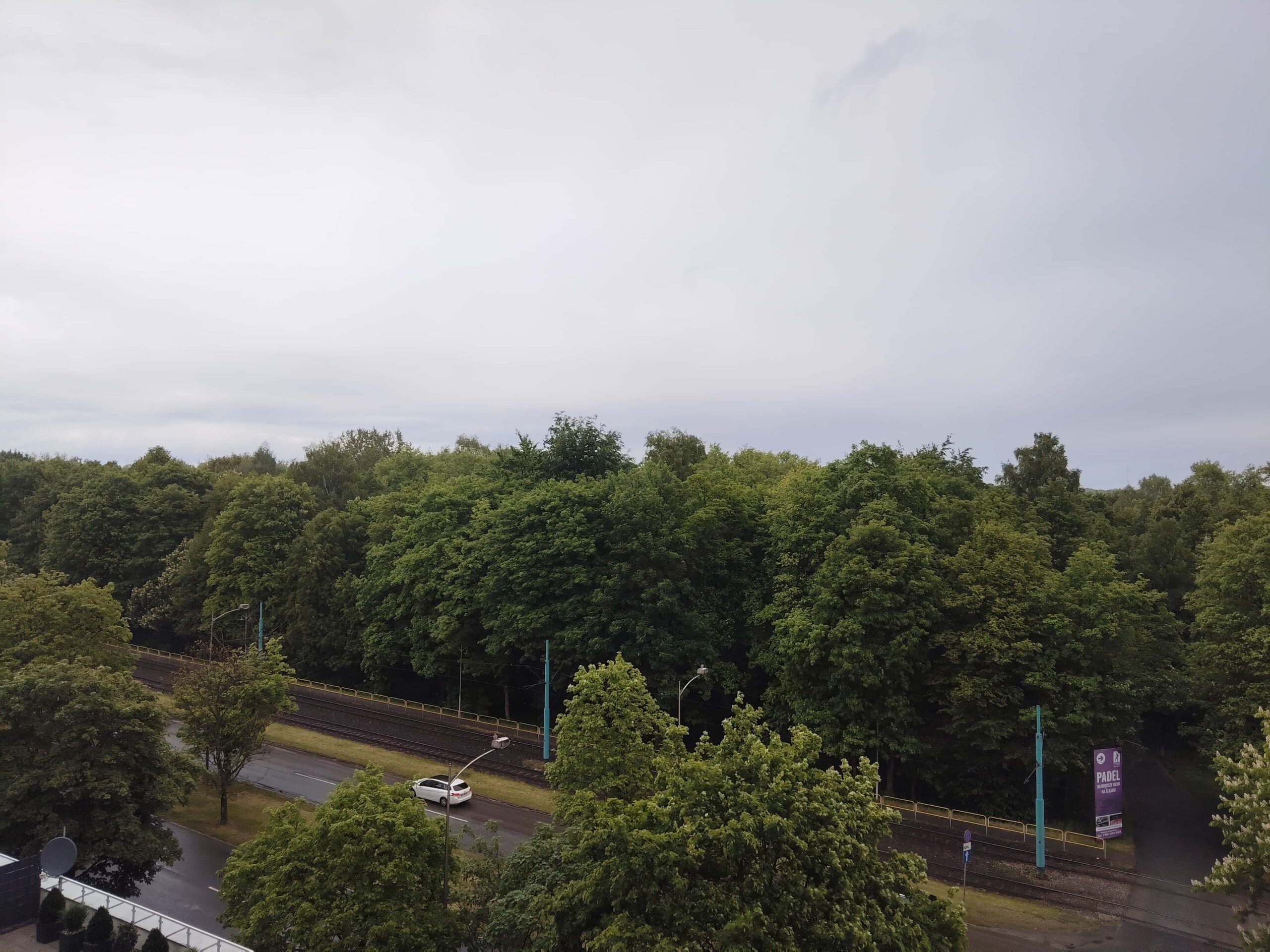 Pochmurna pogoda - HONOR 200 Smart