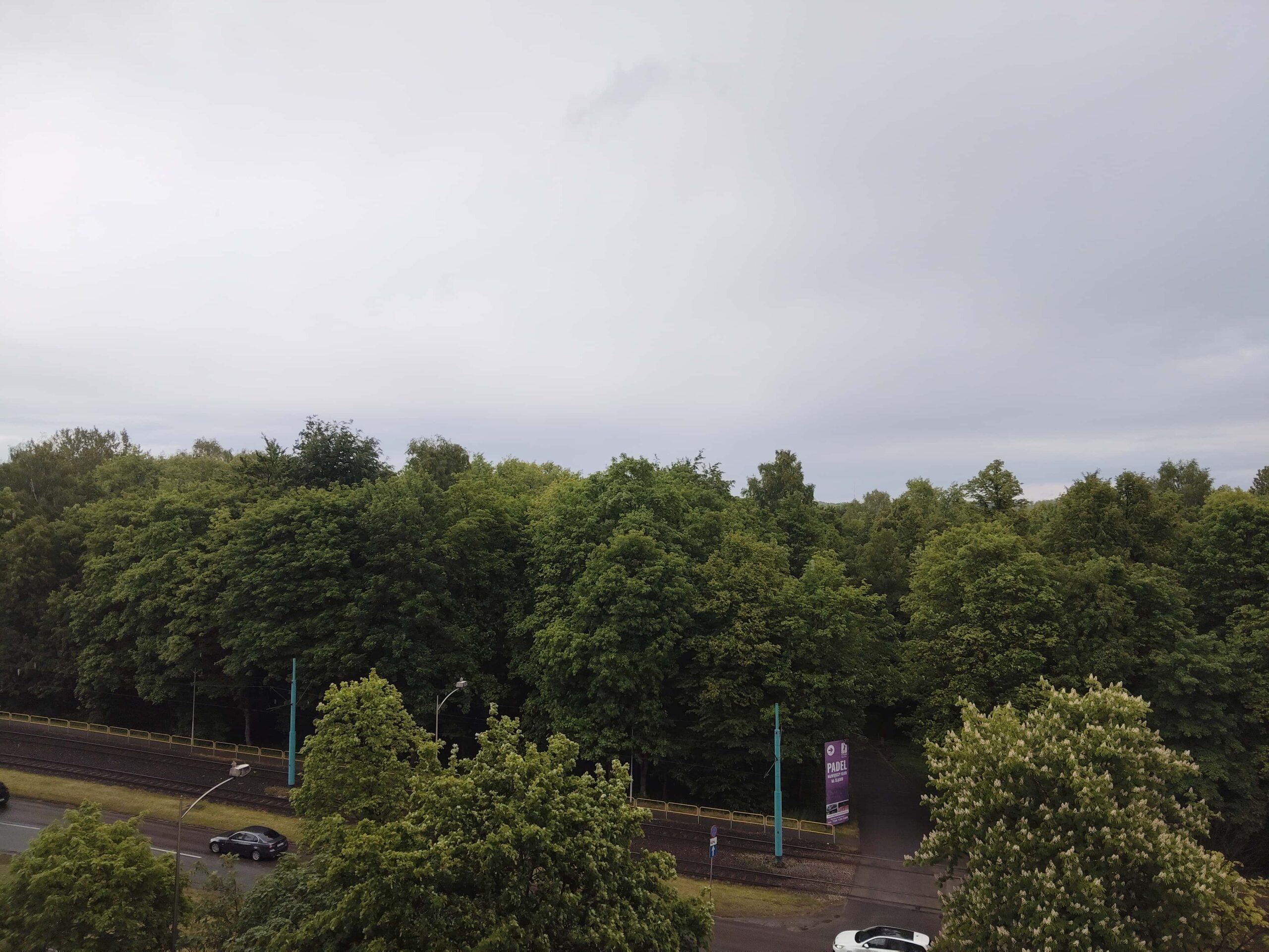 Pochmurna pogoda - HONOR 200 Smart