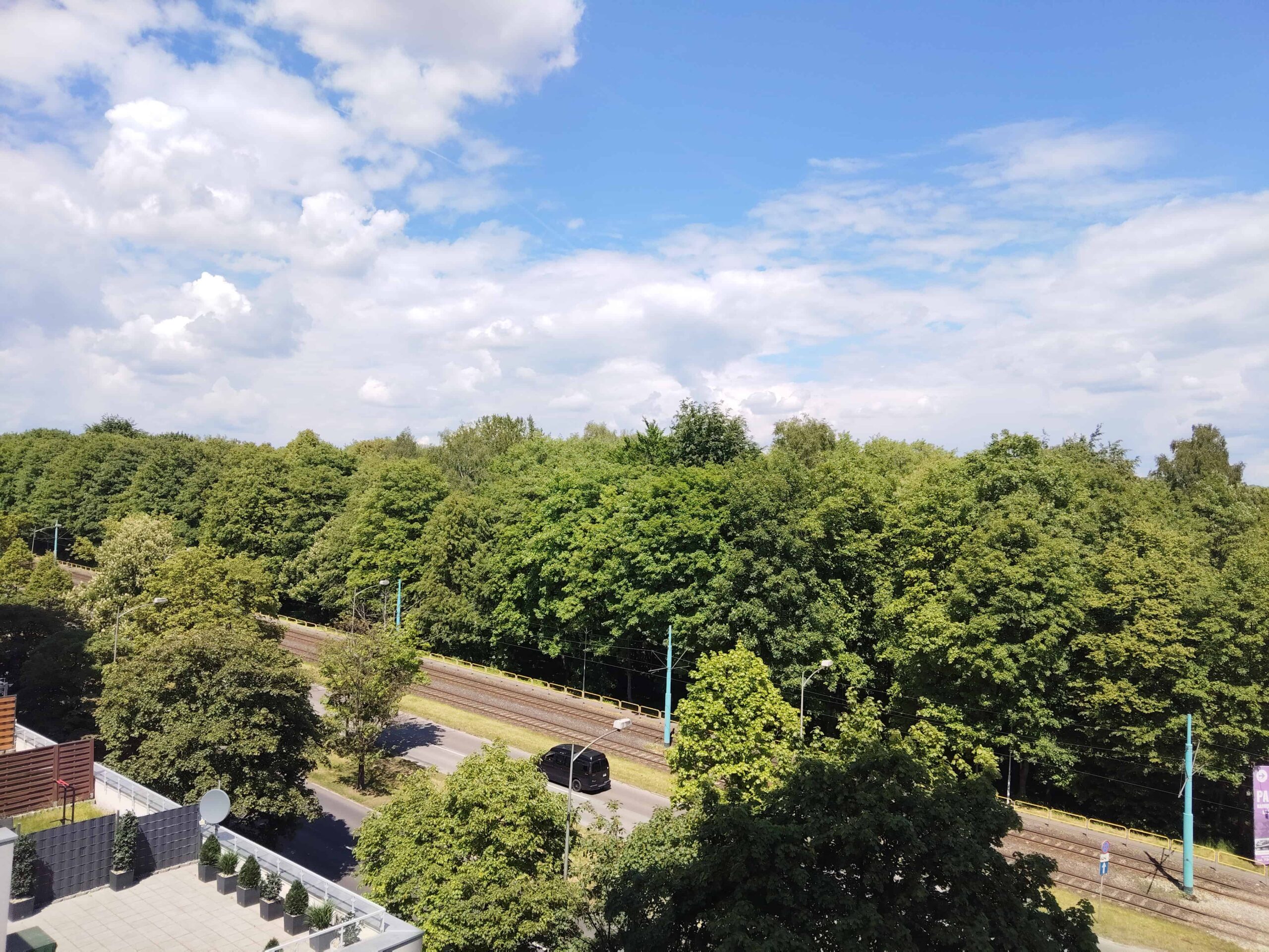 Słoneczna pogoda - HONOR 200 Smart